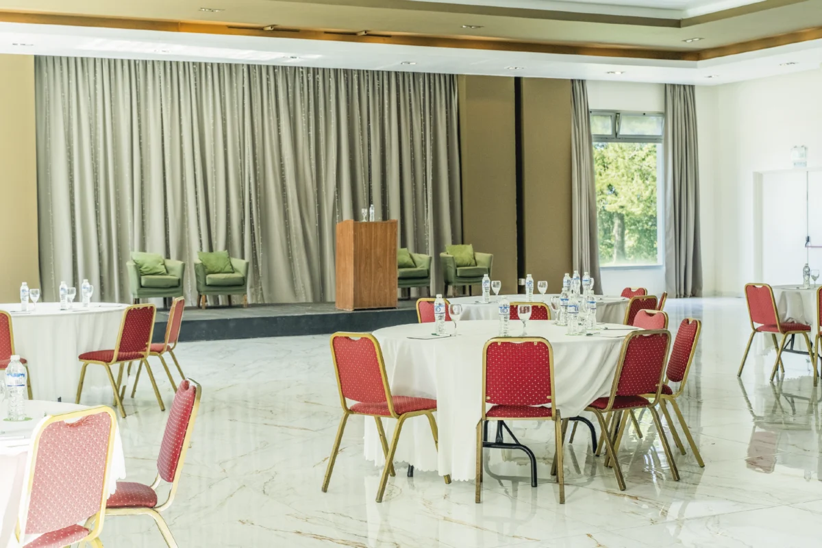 salon-río-de-la-plata-eventos-wyndham-garden-campana-banquete-frente