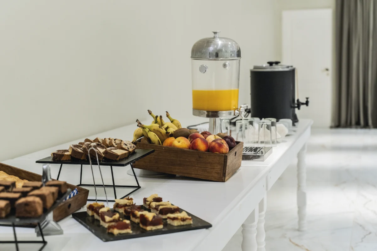 salon-rio-lujan-wyndham-garden-campana-desayuno-corporativo