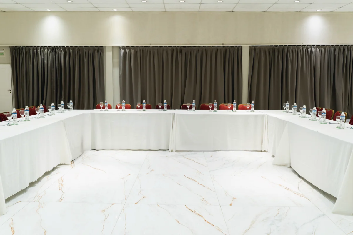 salon-rio-lujan-wyndham-garden-campana-formato-u-frente