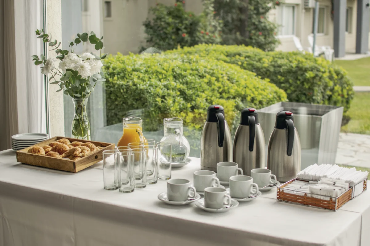 salonrio-de-la-plata-eventos-wyndham-garden-campana-desayuno-corporativo